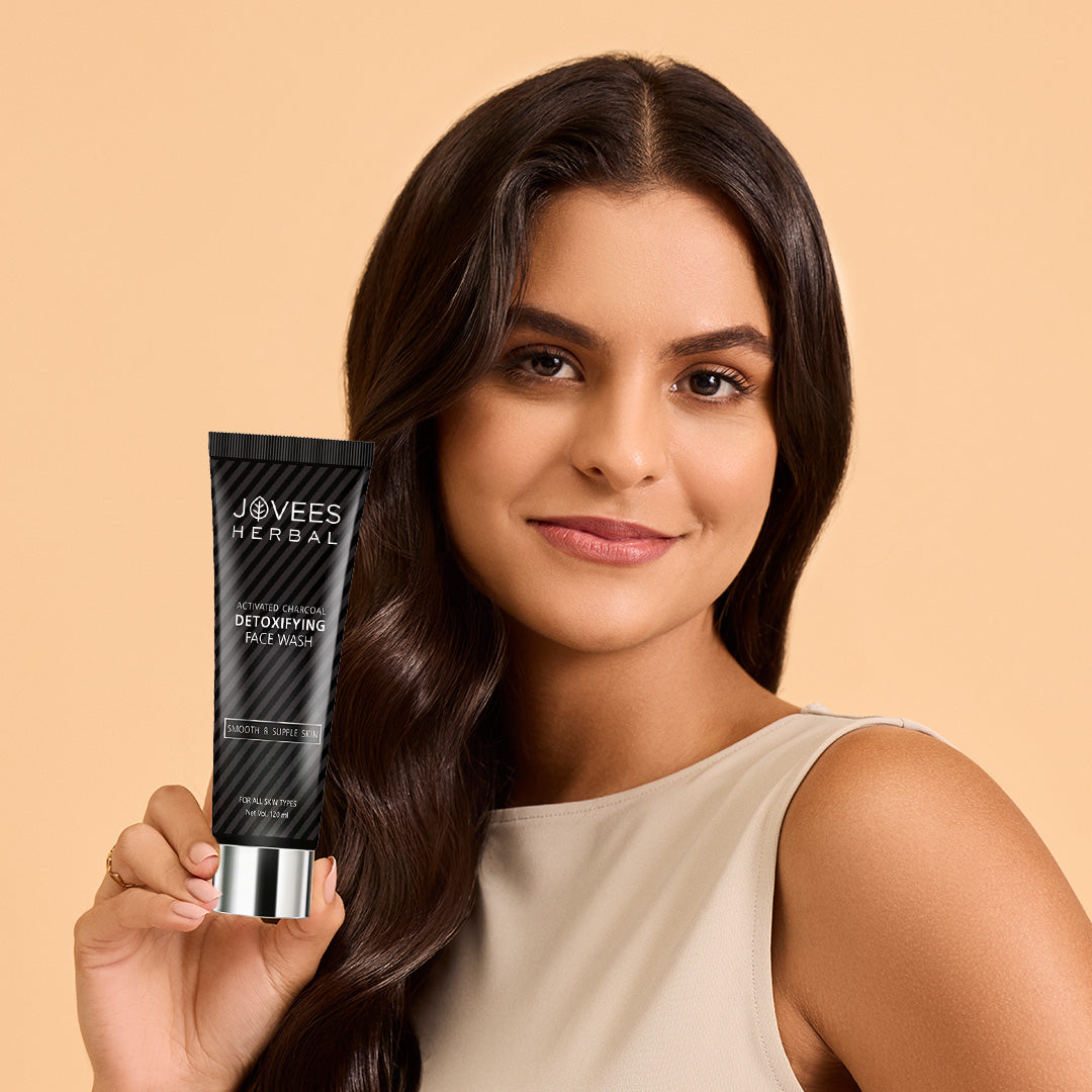 Jovees Activated Charcoal Detoxifying Face Wash | Deep Pore Cleansing Remove dirt and excess oil from unclogged pores.. 