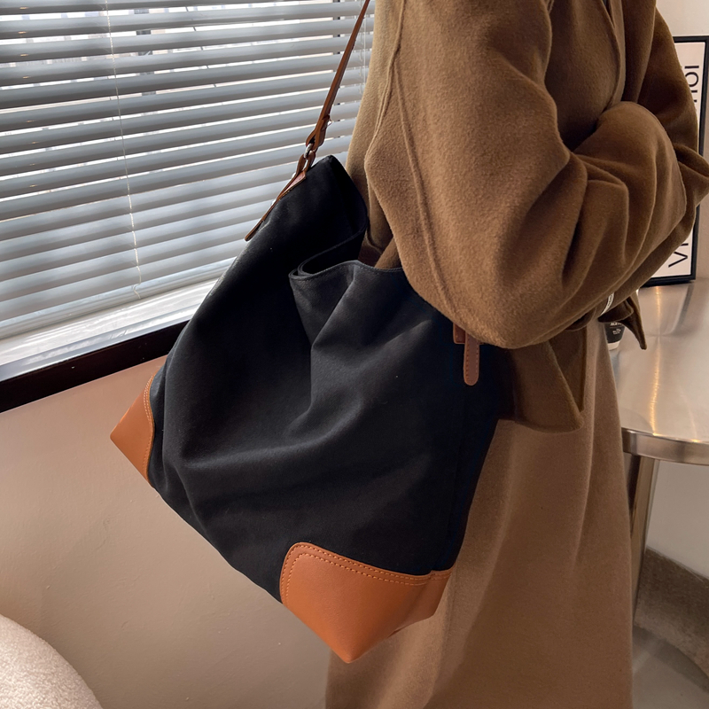 ins lazy windsurf big bag 2024 casual and versatile bucket bag student class bag retro contrast shoulder bag. 