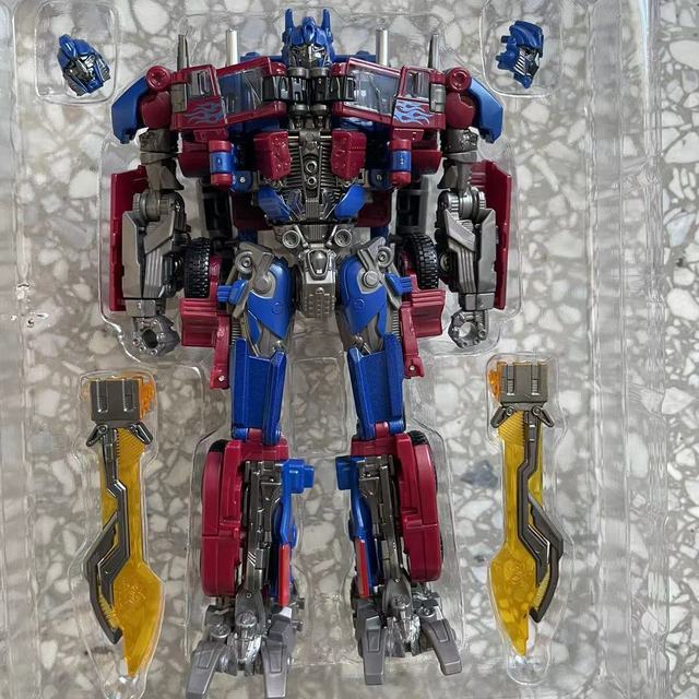 Transformer Optimus Prime Studio Series Voyager Class Knight Star Leader 8801 Star Alliance Deformation Robot Toy. 