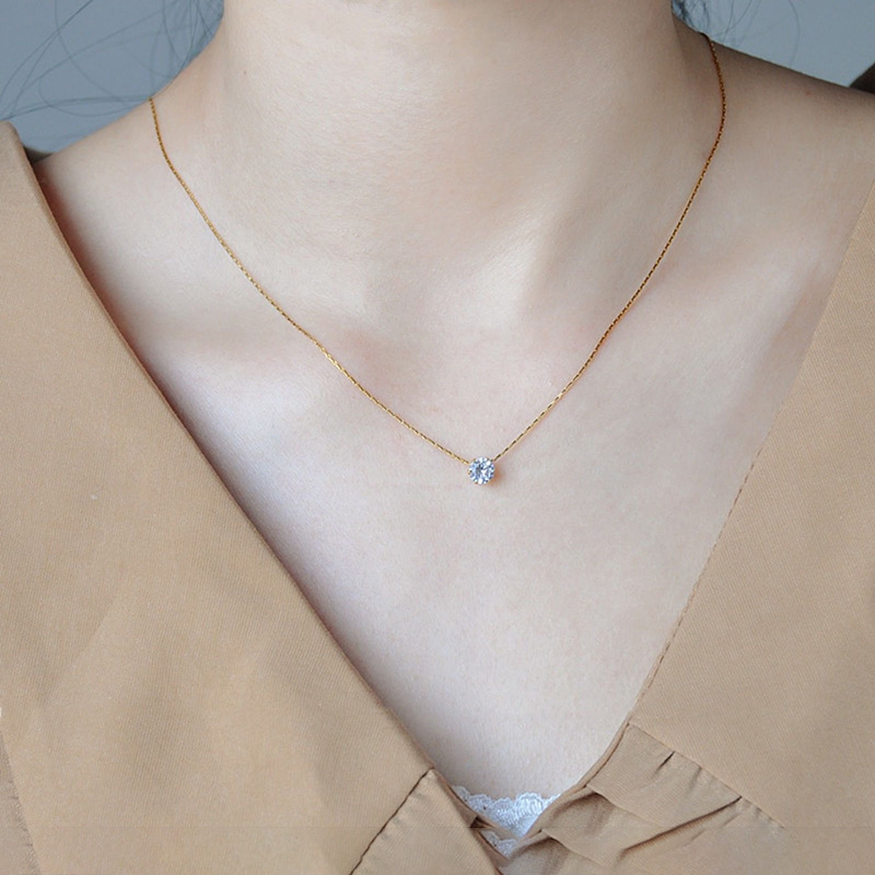 Spot titanium steel gold six-claw zircon necklace feminine temperament net red simple clavicle chain does not fade factory price. 