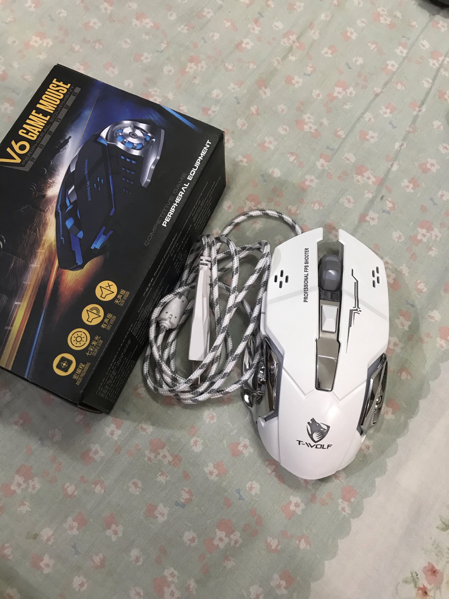 Gaming Mouse T-Wolf V6 Mouse With Multicolor Lighting. 