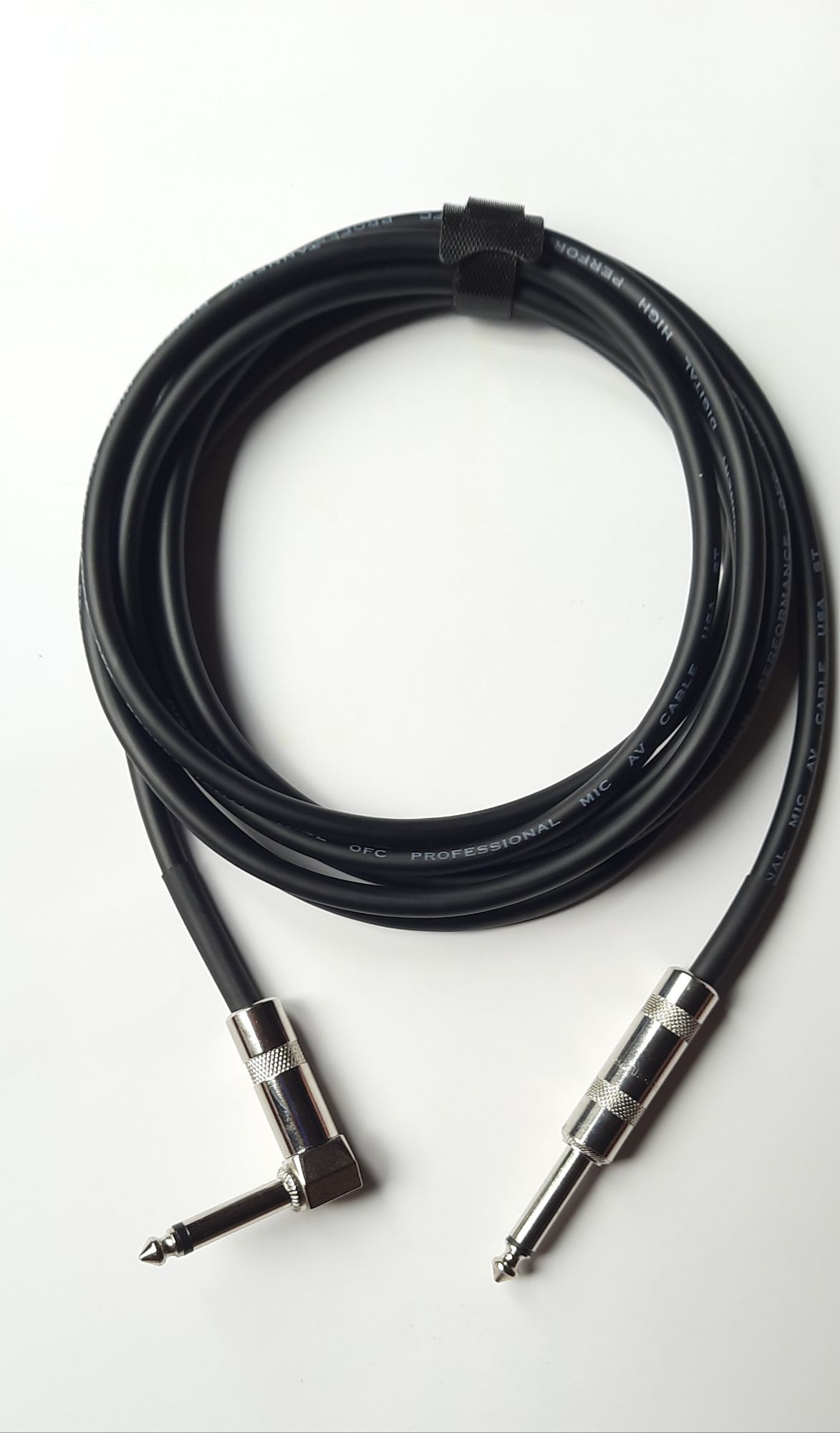 Guitar Cable By Geo Tip for Secure Connection - Electrics and acoustics Guitar. 