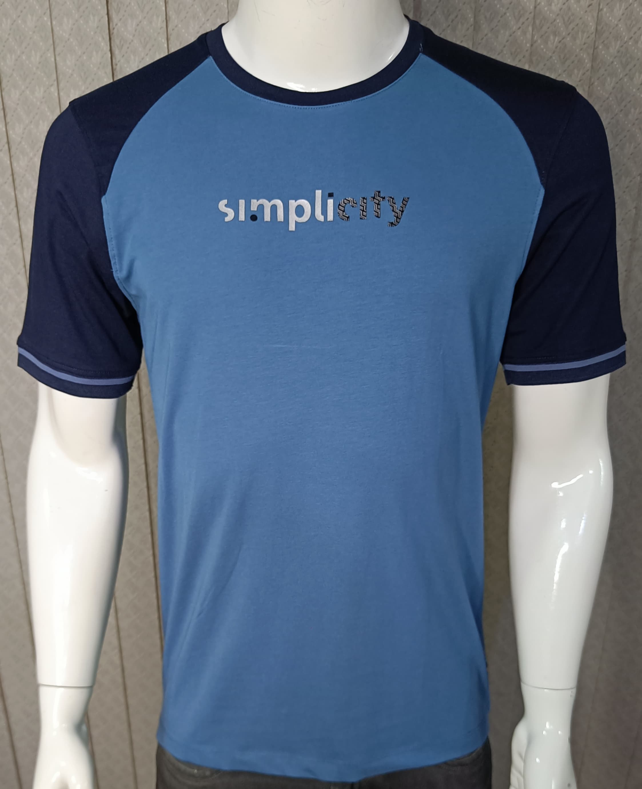 Shohure Round Neck Contrast Color t shirt. 