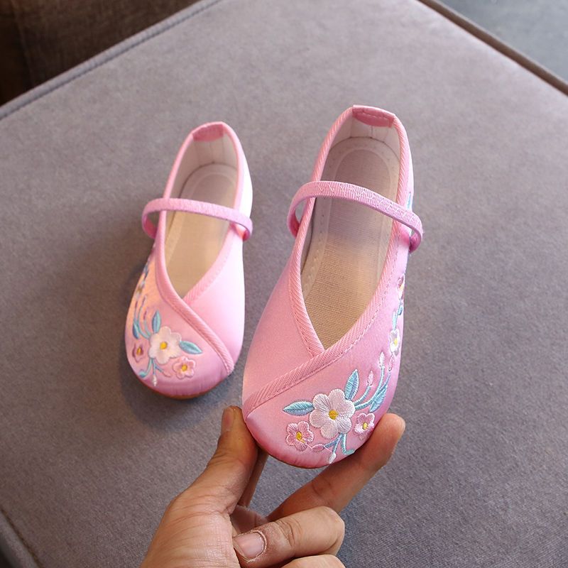 Hanfu shoes, girls' horse face skirts, embroidered shoes, children's cloth shoes, performance of Tang costumes, old Beijing, ancient style, baby Hanfu shoes