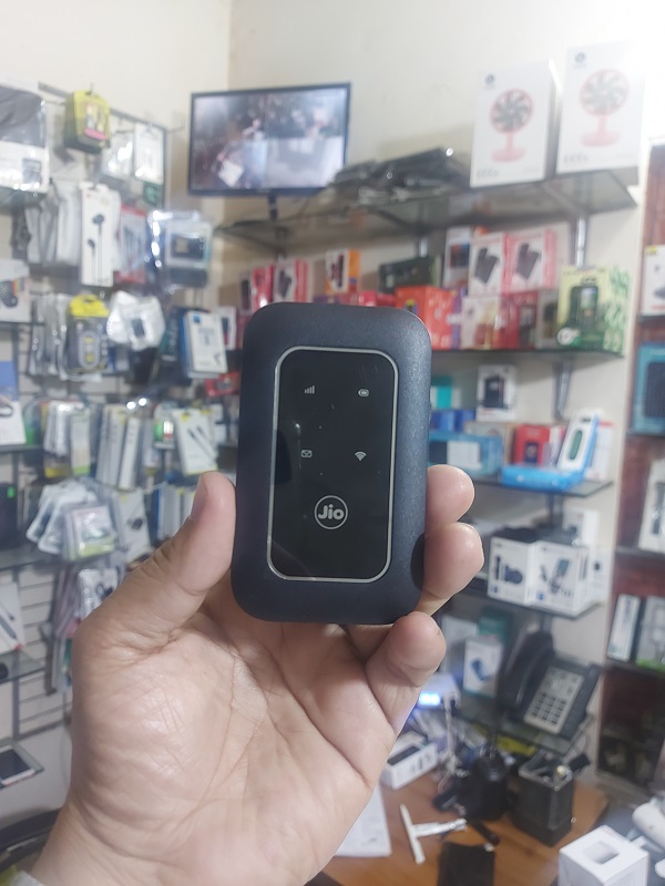 Olax WD680 4G LTE Advanced Mobile Pocket Wifi Router. 
