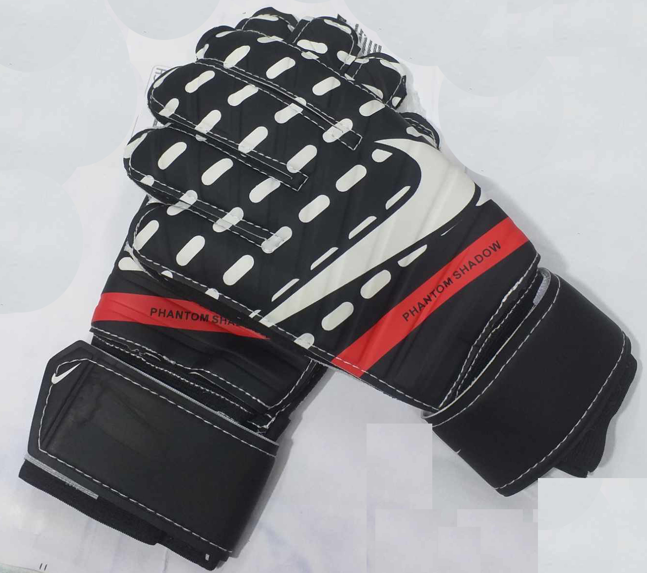 Football Gloves - Enhance Your Control And Durability On The Field In Any Weather Condition With These Football Gloves Featuring Advanced Grip Technology.. 