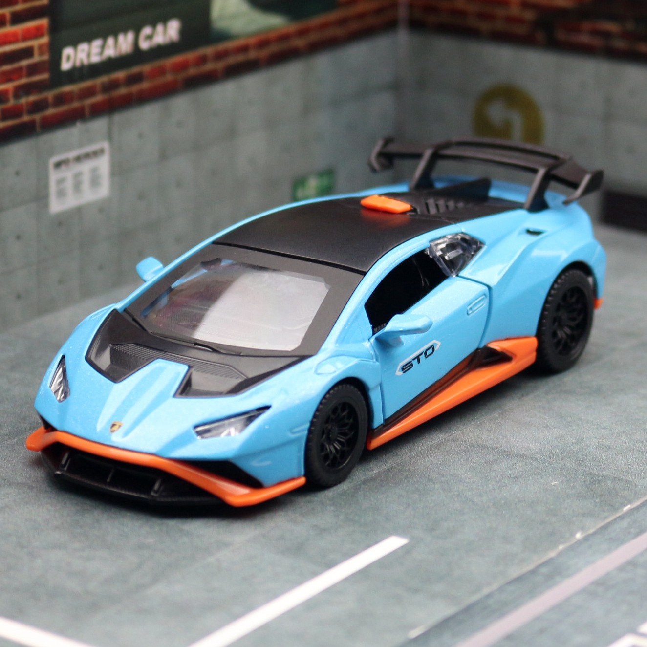 1/40 Lamborghini Huracan STO Super Racing Toy Car For Children CCA Diecast Metal Miniature Model Pull Back Collection Gift Boys. 