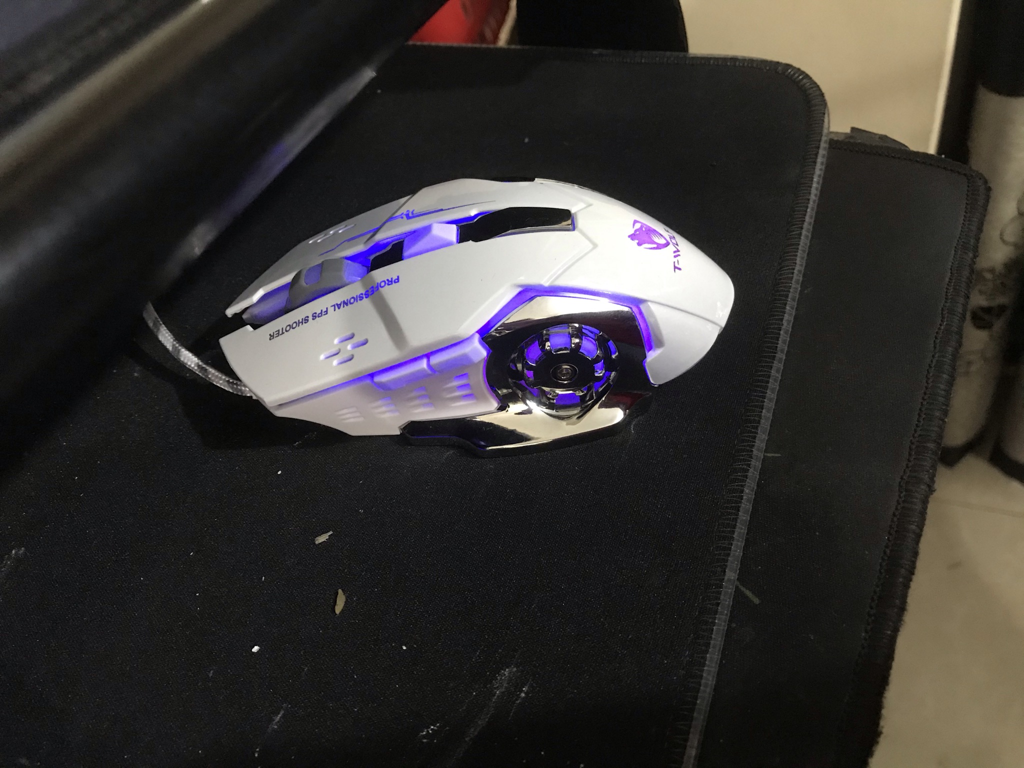 Gaming Mouse T-Wolf V6 Mouse With Multicolor Lighting. 