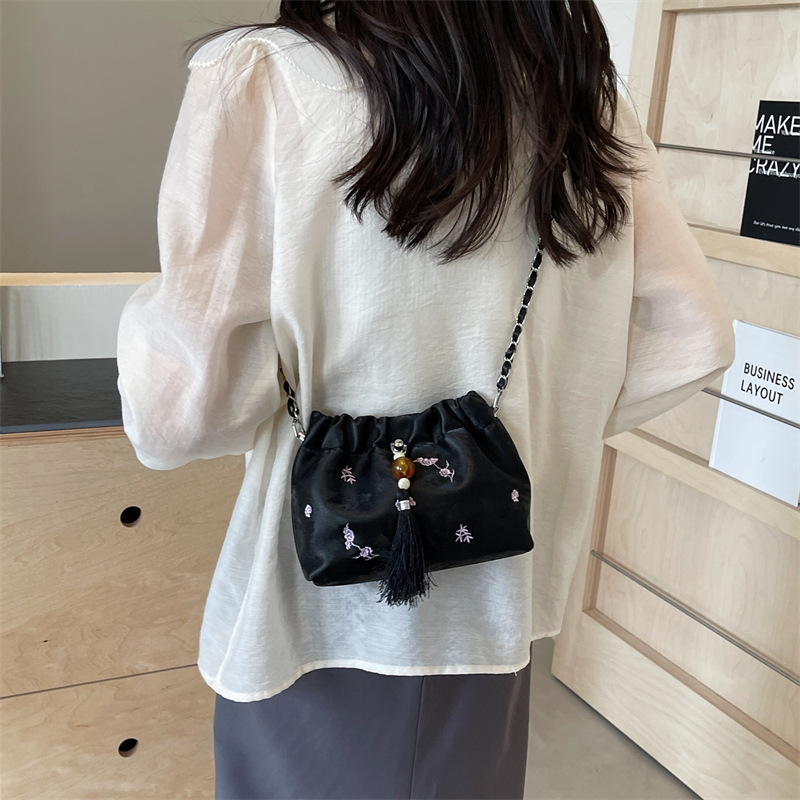 Chain New Chinese Style Bundle Bucket Bag Women's 2024 Summer New National Style Embroidered Shoulder Bag Crossbody Bag. 