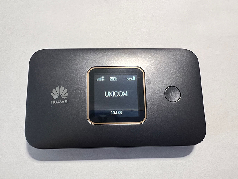 Unlocked Huawei E5785 E5785-320 300Mbps 4G LTE Cat6 mobile WiFi router Mobile WiFi Hotspot with 3000mAh battery E5785Lh-22C. 