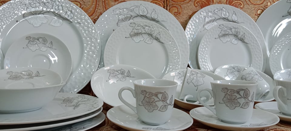 Exclusive Amboss Design 32 Pcs Dinner Set . Ceramic Dinner Set. Dining Set. Dinner Plate, Dinner Half Plate, Cup & Saucer, Sweet Bowl, Big Curry Bowl & Rice Dish Dinner Set. CD:A250.. 