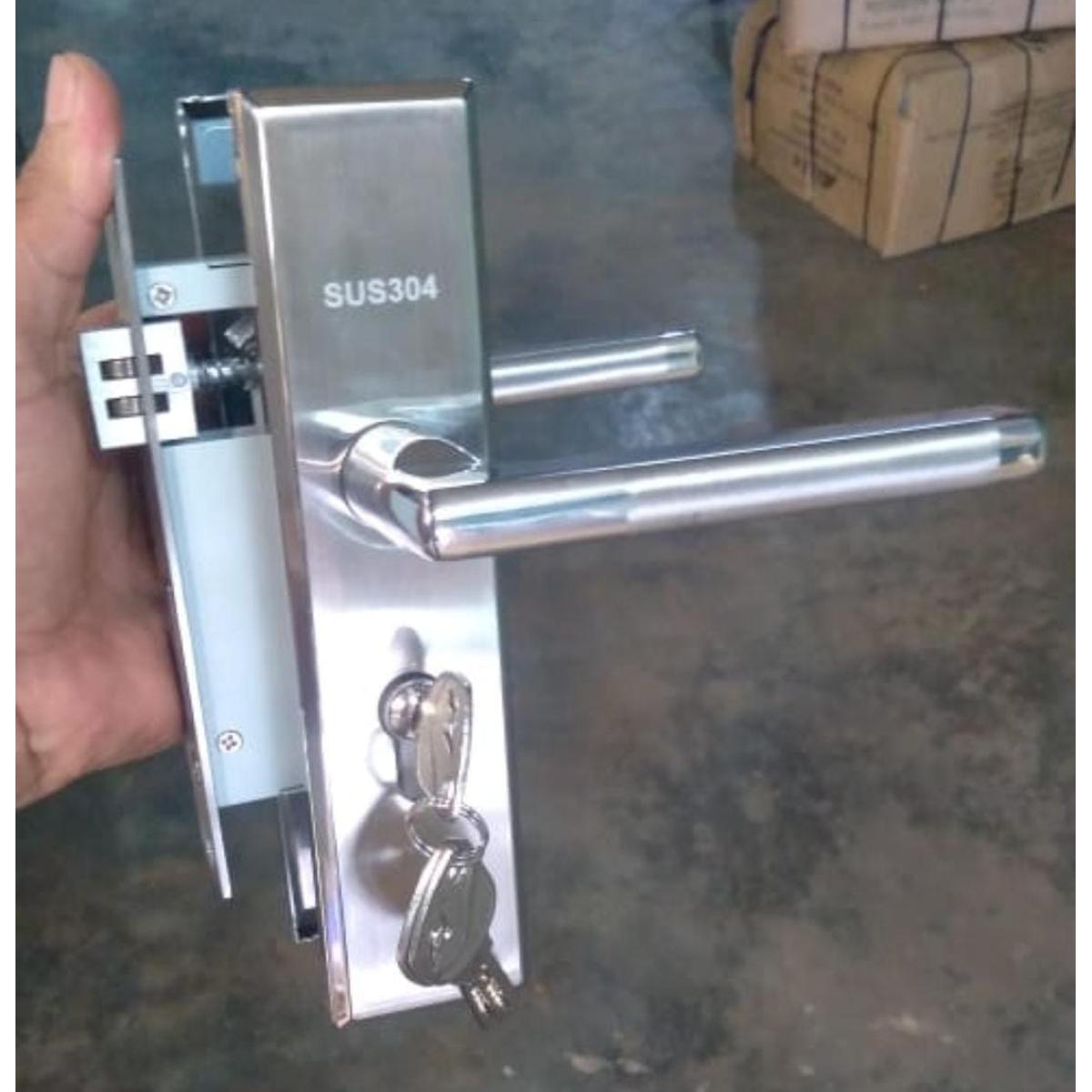 main Door Handle Lock 11inch long with Brass key same as pictureheavy duty main door lock handle type sam as picture