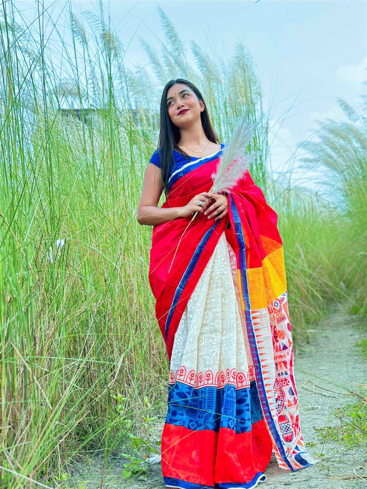 Halfsilk skinprint saree-Torcell attached to the armpit. 