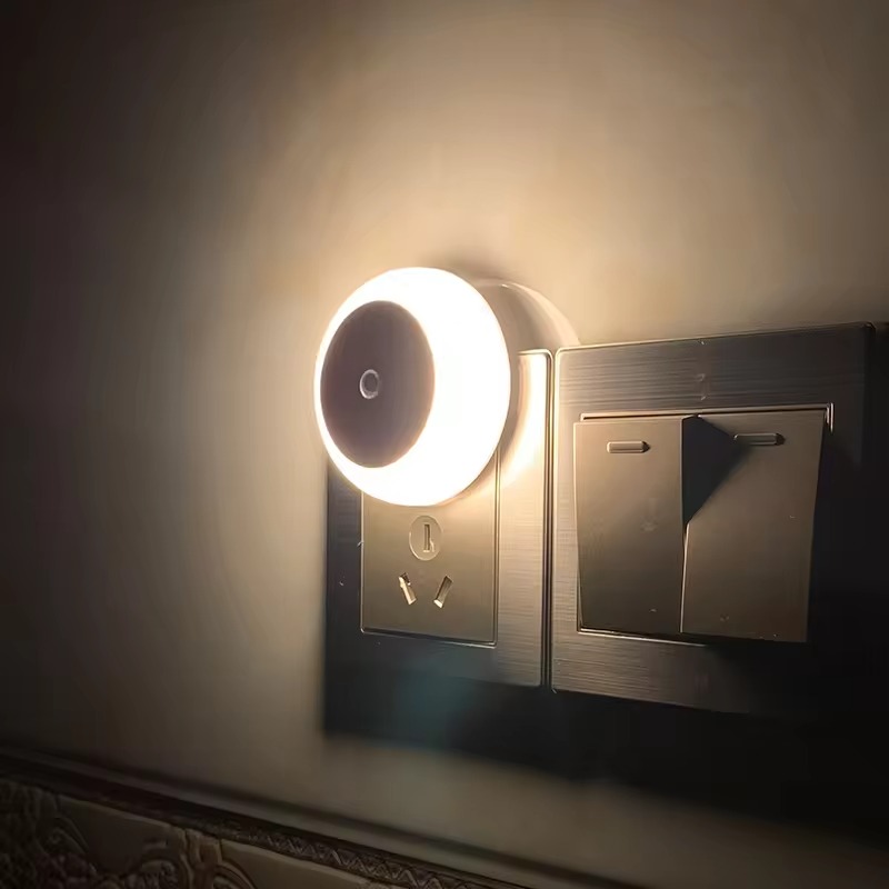 Smart Auto On/Off Sensor Nightlight Round EU Plug in Wall Night Lamp ...