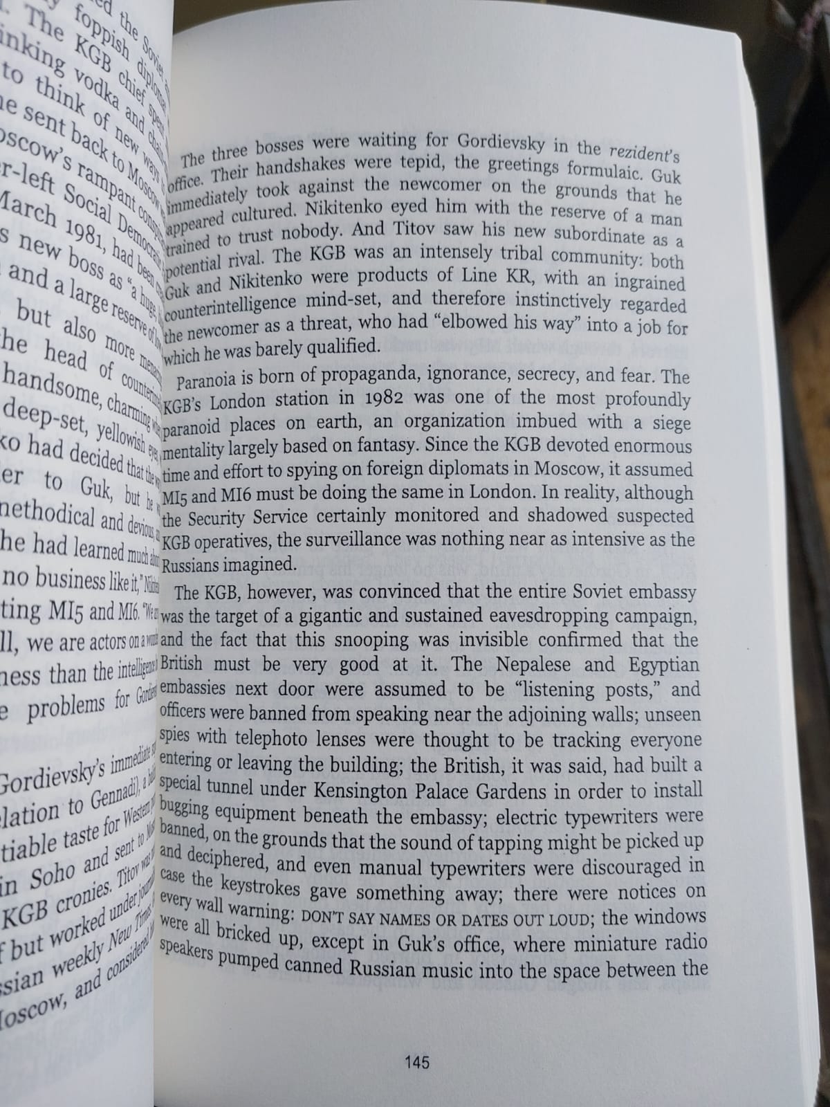 The Spy and the Traitor: The Greatest Espionage Story of the Cold War by Ben Macintyre - Premium - Paperback. 