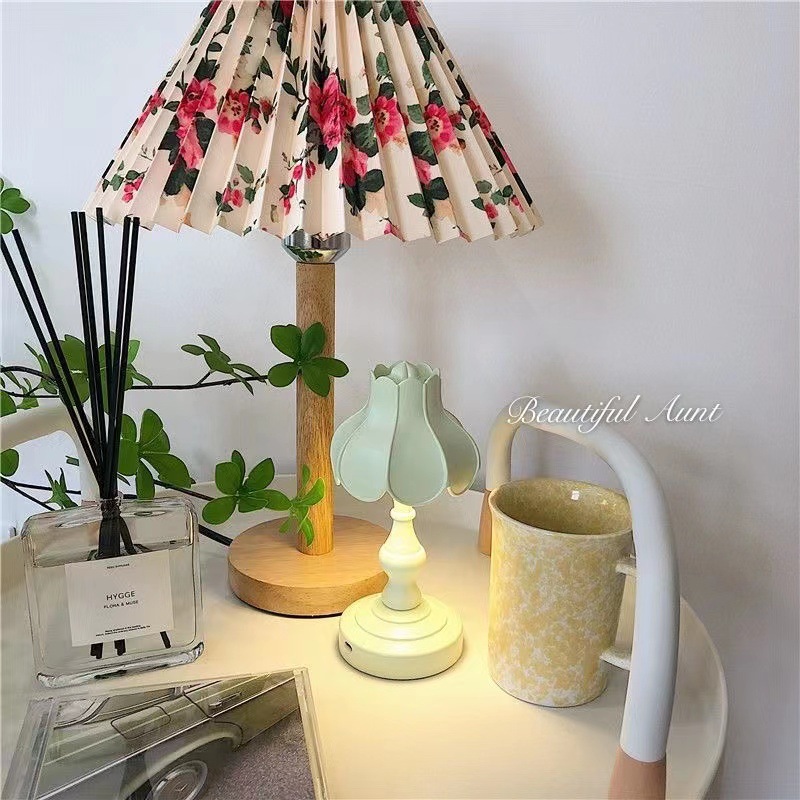 European-Style Mini Small Night Lamp Nordic Retro Style Rechargeable Table Lamp Lotus Bedroom BedsideLEDEye-protection lamp Manufacturer. 