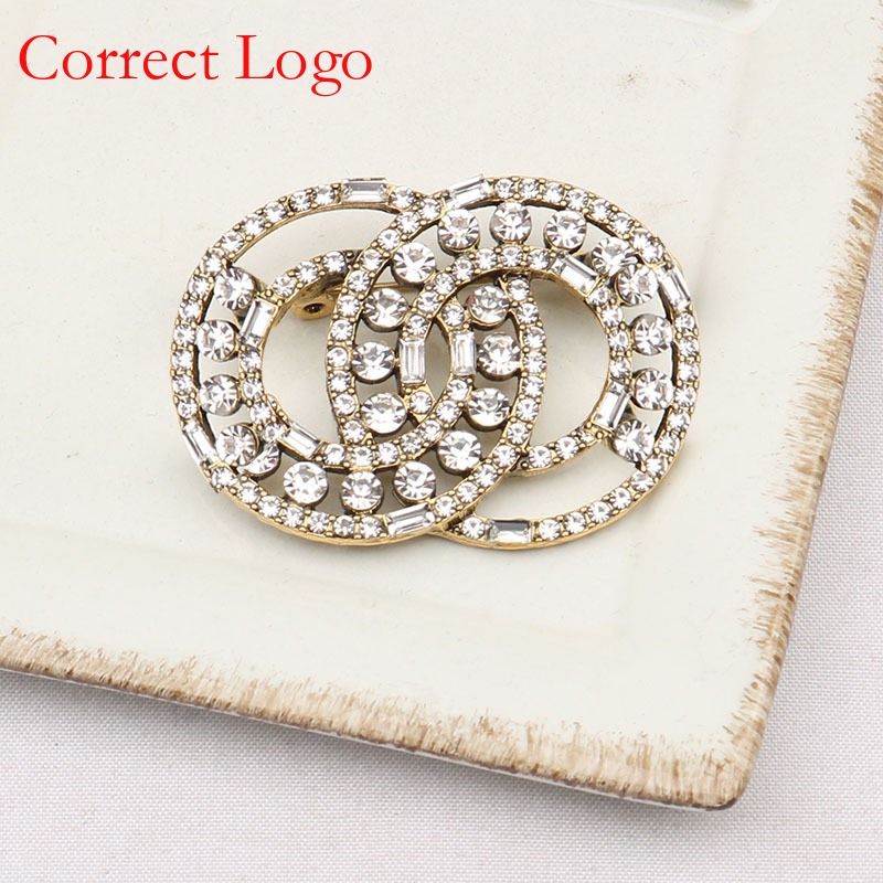 Spilla Xiaoxiangjia/Double C anti-esposizione di alta qualità, grande, universale, con zirconi intarsiati, abbigliamento versatile di alta gamma._voghion.com