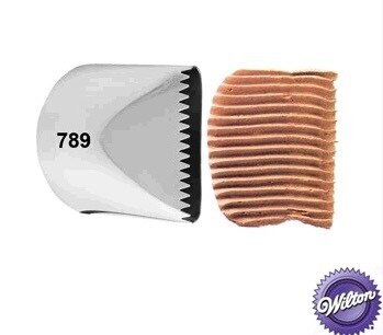 wilton # 789 extra large creamy smooth with a Pastry tips cake nozzle