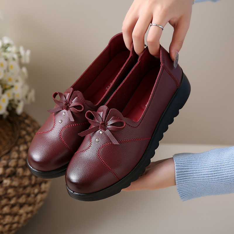 Leather mom shoes spring and autumn women's single shoes, non-slip leather shoes, flat women's shoes, casual shoes for the middle-aged and elderly, comfortable black work shoes