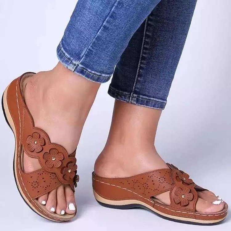 Large Size Wedge Sandals Shoes 2020 New Flower Slope Heel Slippers Women'S Beach Shoes 35-43