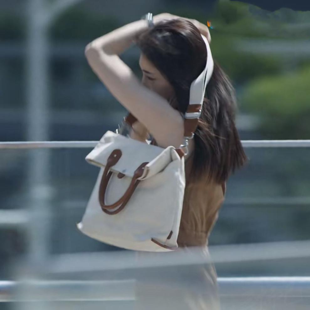 Thirty Yuan Jiang Shuying Wang Manni Internet Celebrity Same Style Crossbody Bag Fashion Shoulder Bag Large Capacity Canvas Briefcase. 