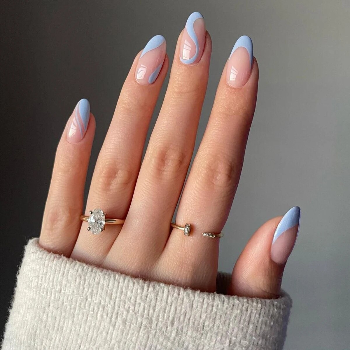 The New24pcs False Nail Wearable Gold Solid Color Almond Shaped Fingernails Finished Removable and Reusable Nail Patch. 