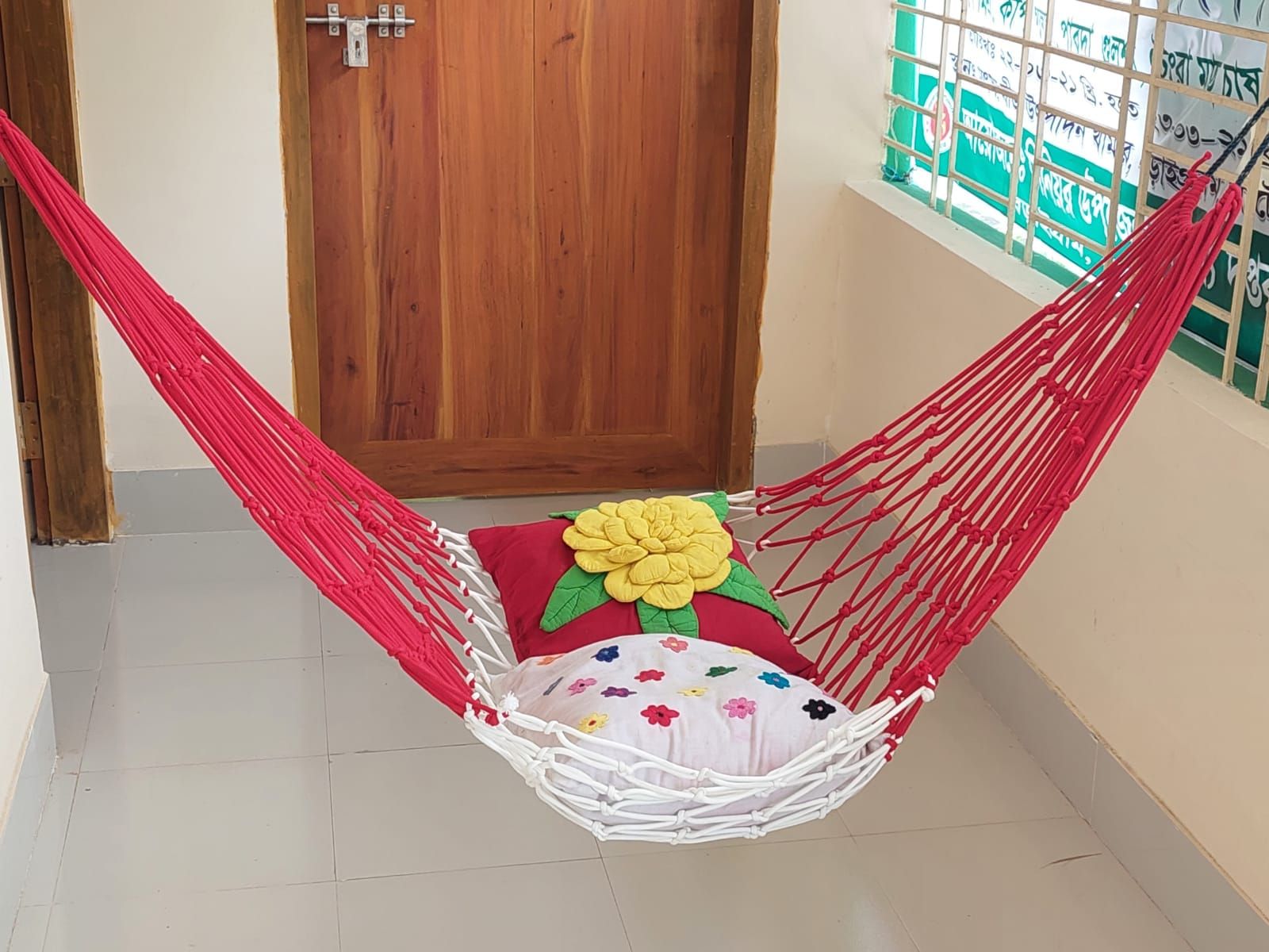 Only Red& white Color Hand Made Dulna .Only Dulna 1 Pcs