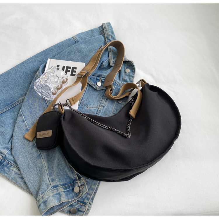 Canvas bag women's winter versatile Han Yunuo new large-capacity shoulder red crossbody bag niche simple dumpling bag. 