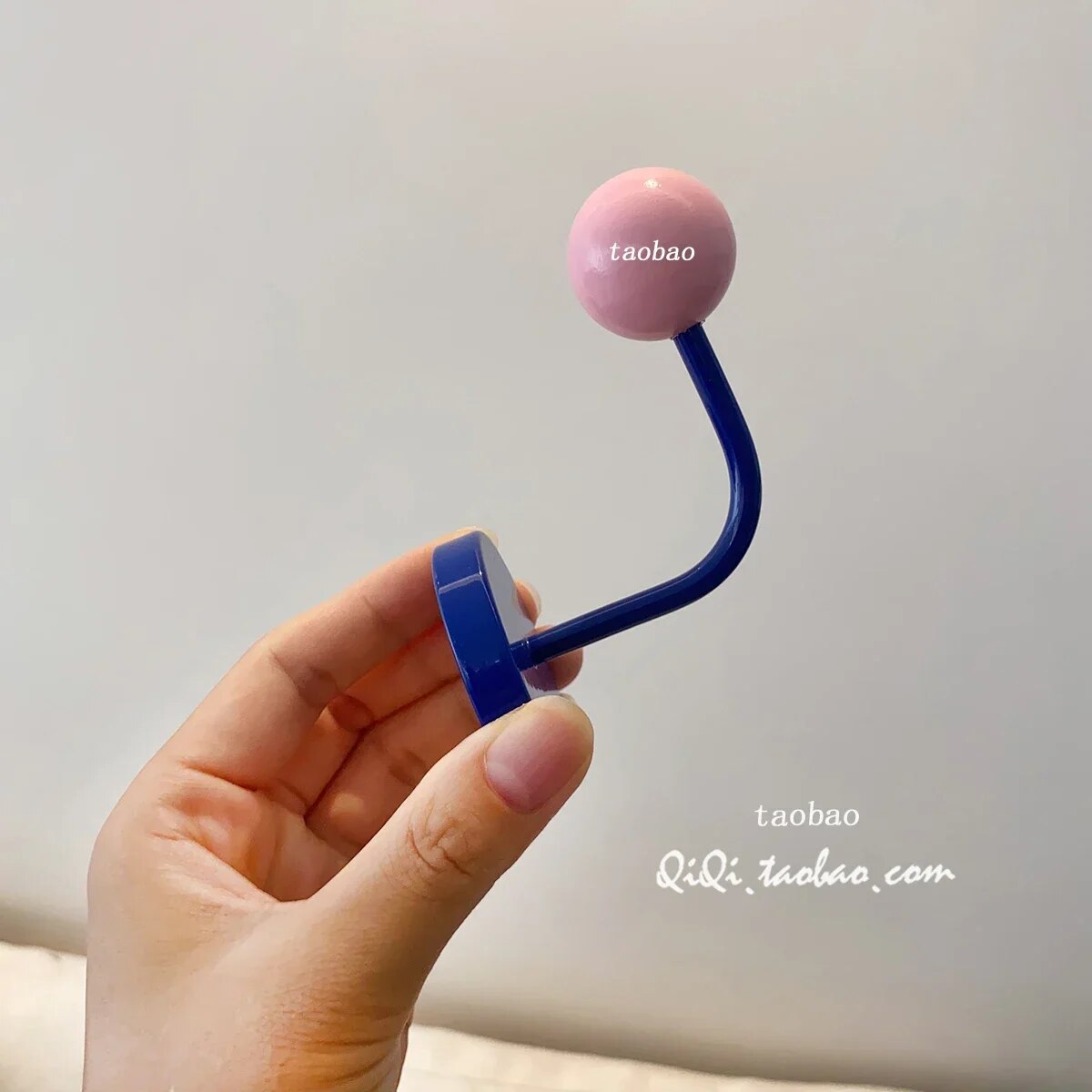 Magnetic Hooks Strong No-punch Bathroom Kitchen No-trace Suction Iron Magnetic Sticky Hooks Behind The Door Bag Hooks