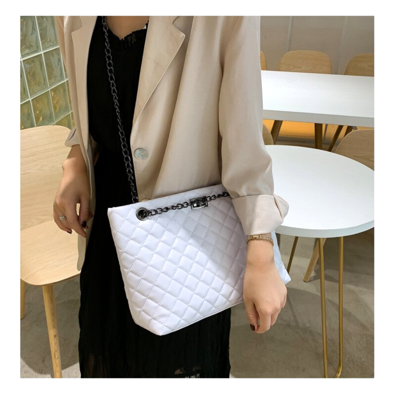 Trendy Polygon Pattern Women's Handbag - Fashionable and Versatile. 