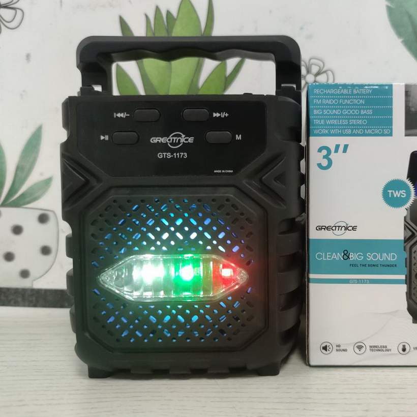 Wireless spcaker. 