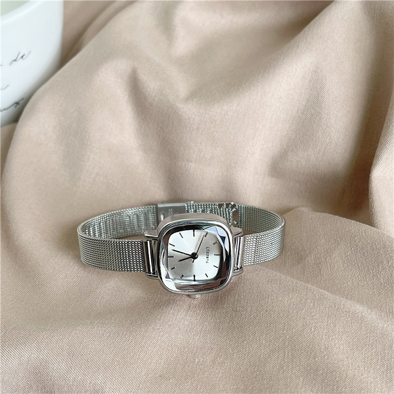 Women's High-class Cold Style Niche Quartz Watch Women's Simple Elegant Retro Square Small Dial. 