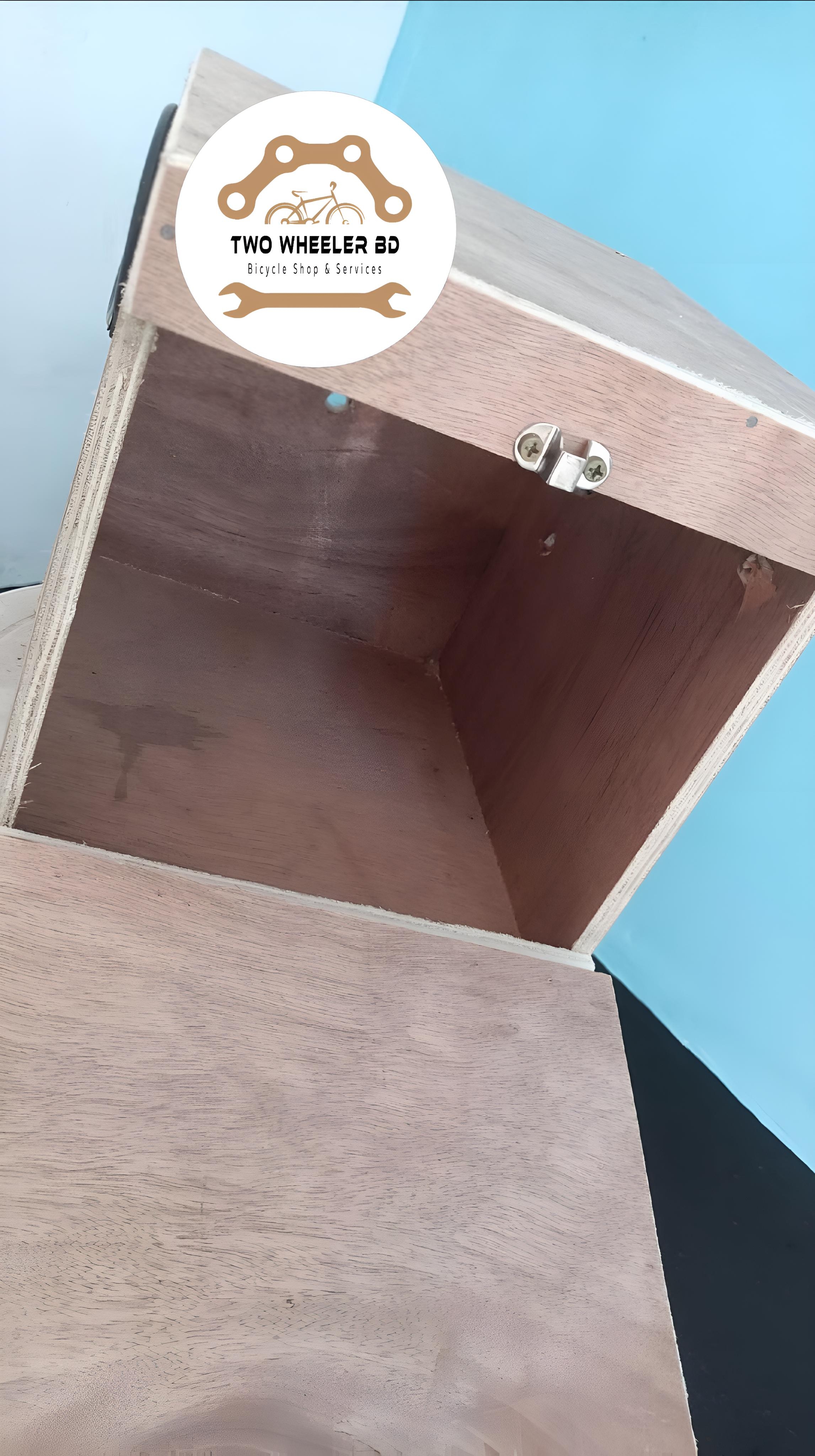 Square Big Size Breeding Box for Cockatiel or Macao Parrot with Perch Attached. 