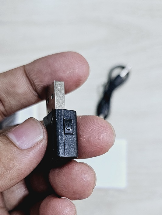 B16D 2 in 1 Wireless Audio Transmitter/Receiver. 