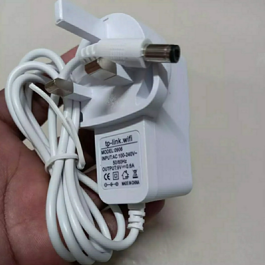 Universal Routers Power Adapter 9V 0.6A. 