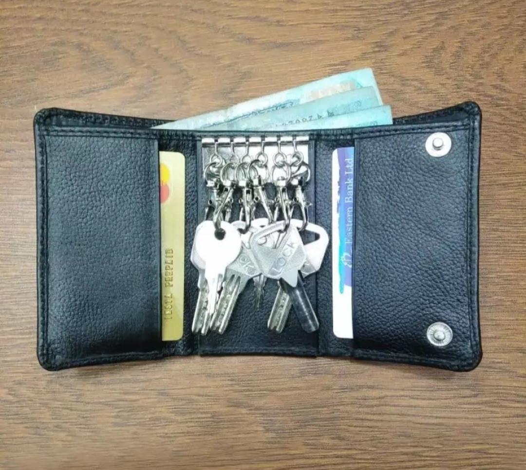 Black Leather Key Ring Folder Wallet For Men - Very Appealing - In line with current fashion trends - Style & Luxe. 