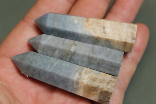 【happy one】celestite crystal wand healing. 