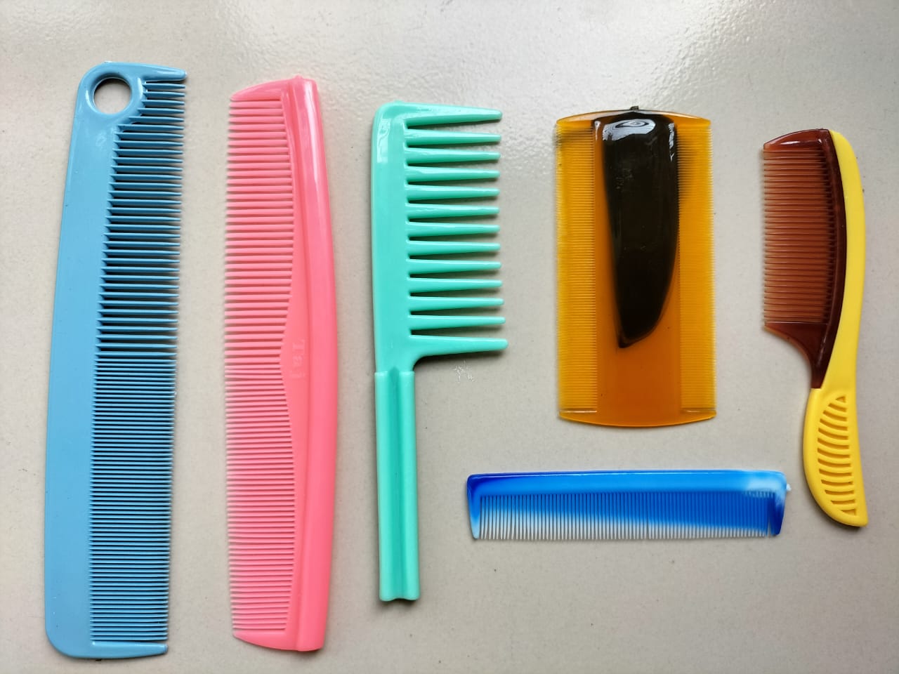 6 Pis Hair Combo Set / All Size Hair Comb / Stylish Plastic Chiruni / Chironi / Plastic Hair Comb / Chiruni (Multi Colour). 