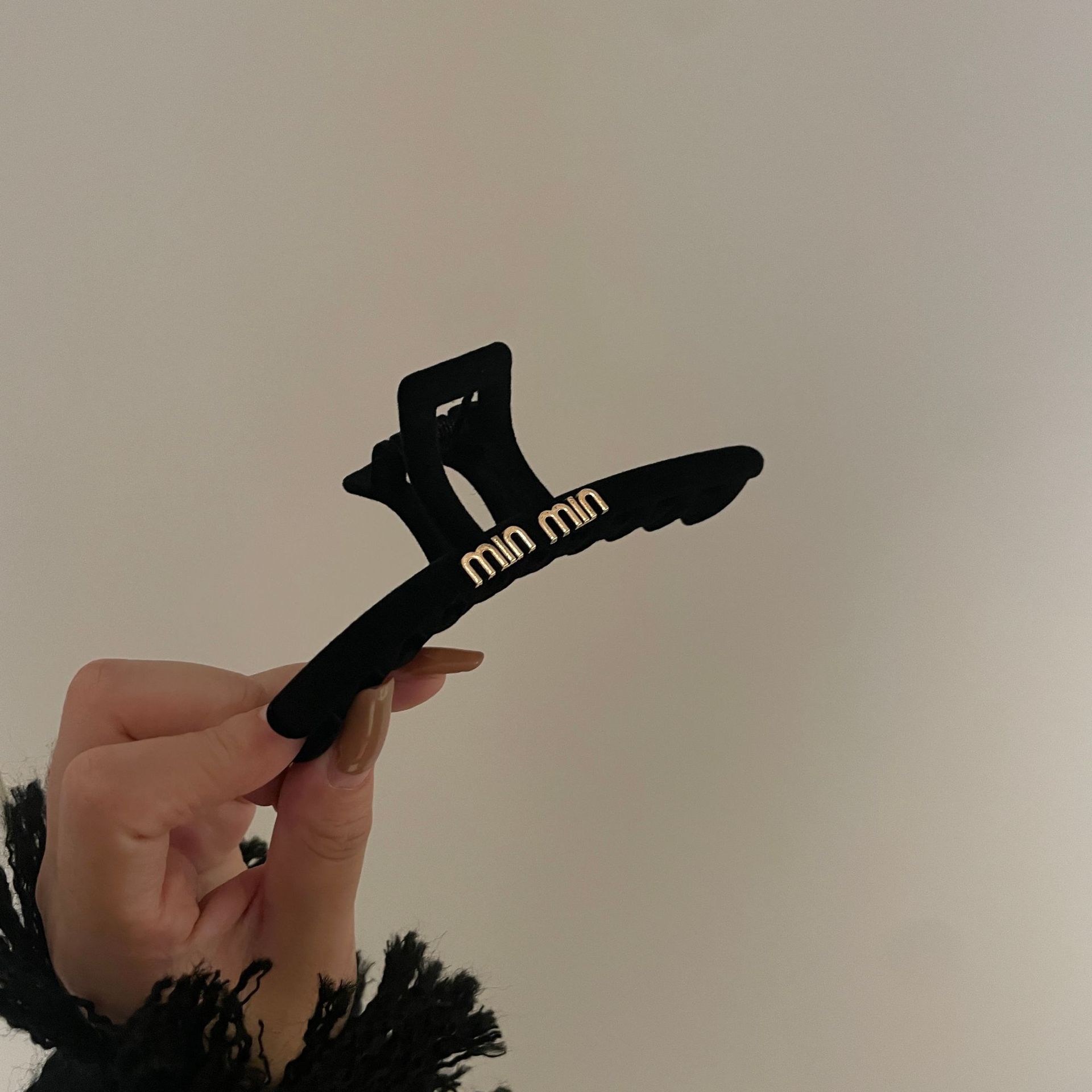 13cm extra large flocked autumn and winter hair clip high-end black hair clip women's back of the head shark clip 2022