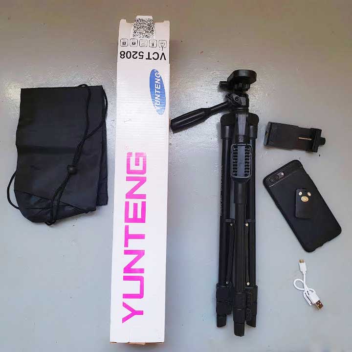 Yunteng Vct-5208 Tripod with Bluetooth Shutter. 