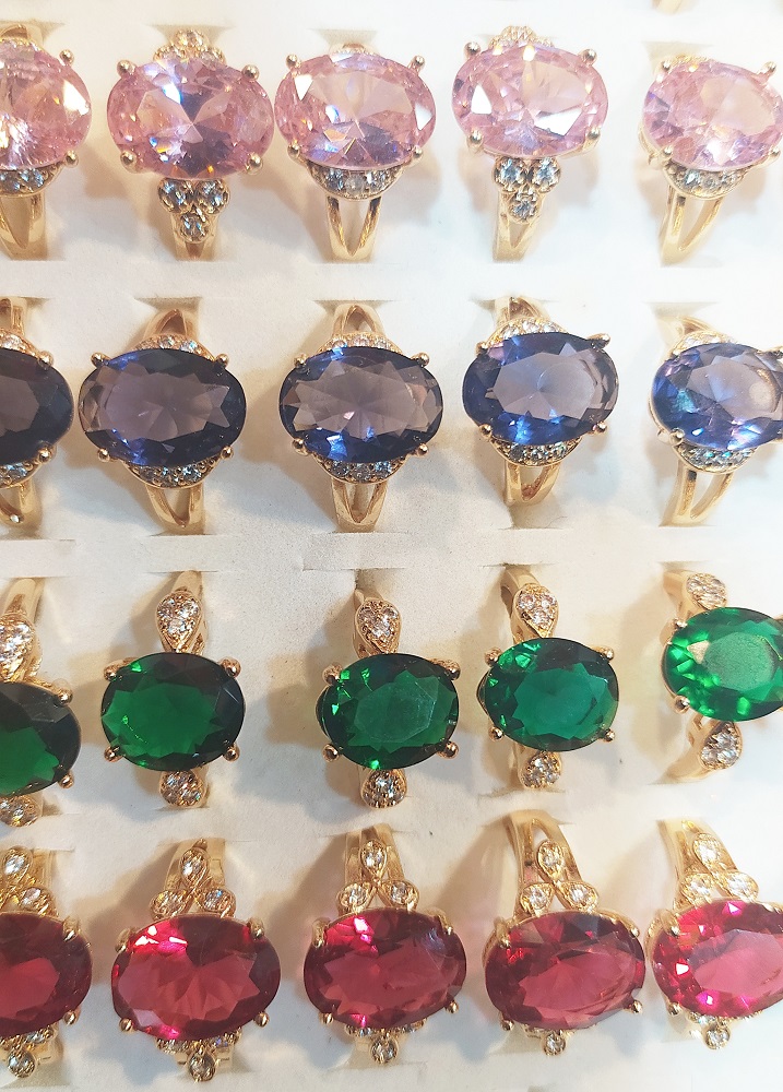 Colour stone finger ring for women (1pcs)