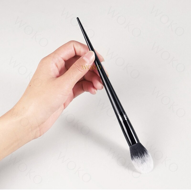 Highlighter Brush Makeup Brush Flame brush Face Contour Sculpting Powder Highlighter Brush Soft Beauty Tool Powder brush K4. 