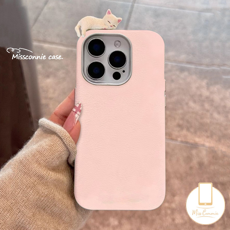 Cartoon Kitten Lovely 3D DIY Doll Cat Case Compatible for IPhone 16 11 12 15 14 13 Pro Max XR X 15 14 16 Plus XS Max Simple Solid Color Luxury Metal Lens Frame Leather Texture Case. 