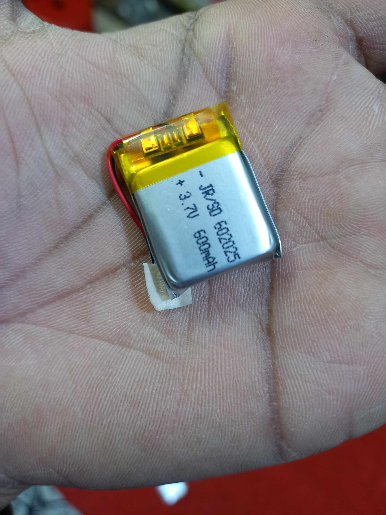 600mah 3.7v Smart Bluetooth Rechargeable Battery  600mAh Battery Size 20 x 25 x 6 mm Lithium Polymer For Bluetooth Earphone Battery. 