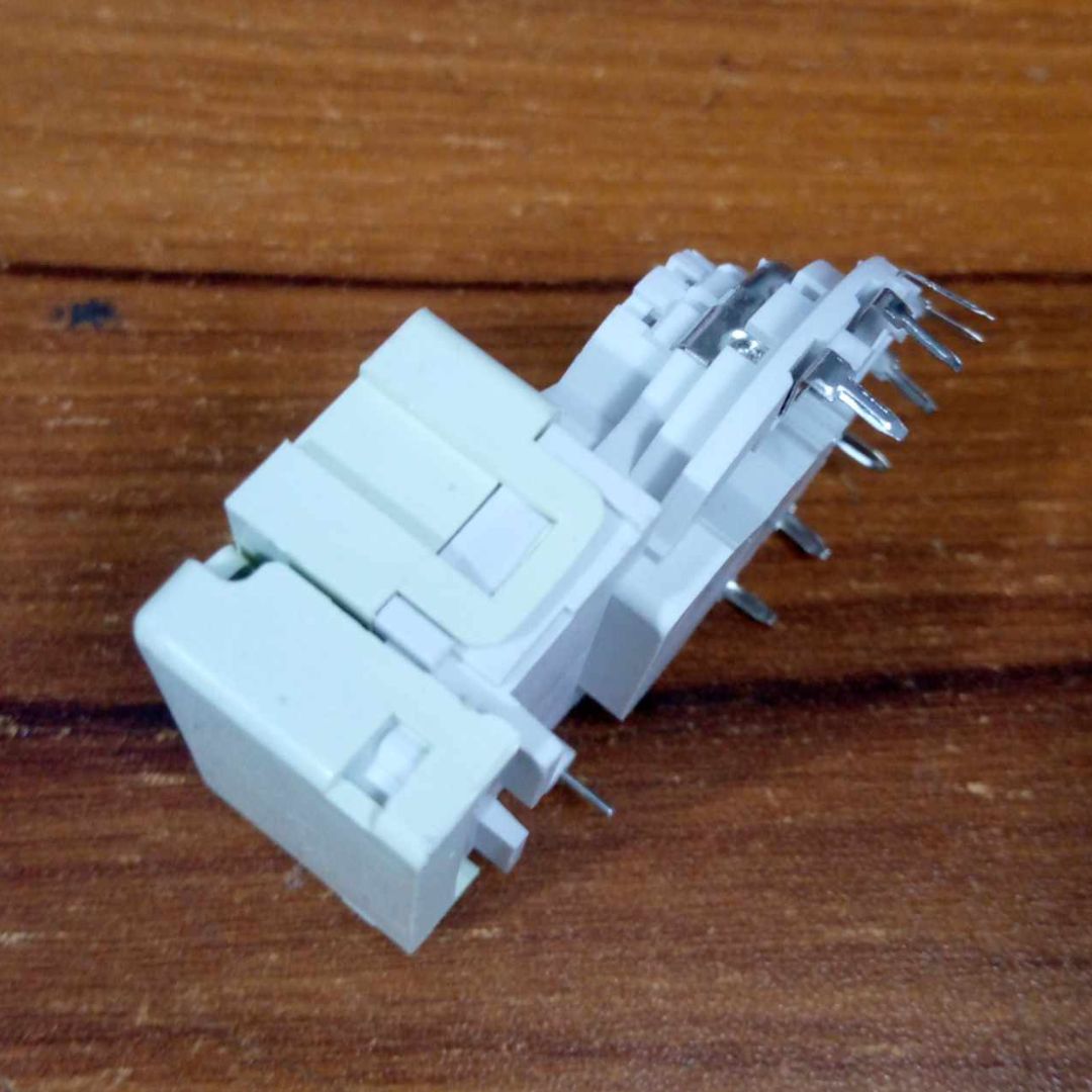 5Pcs - GZS10-2-402 Monitors Color TV PCB Mount 8 Pins Twin Focus CRT Socket. 