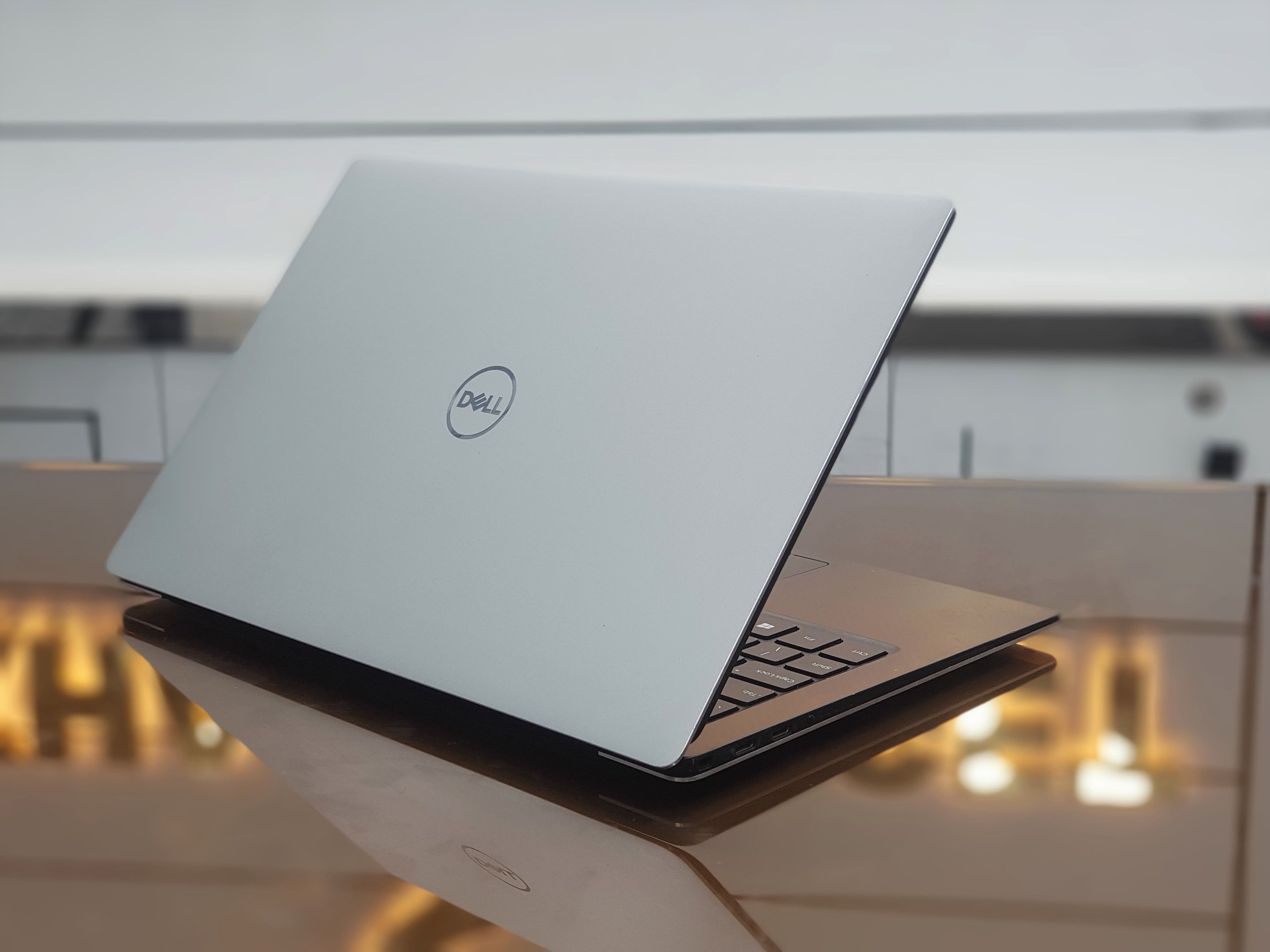 Dell XPS 13 9370 - (Silver) Core i7-8550U 256/8 13.3" (1920x1080) G