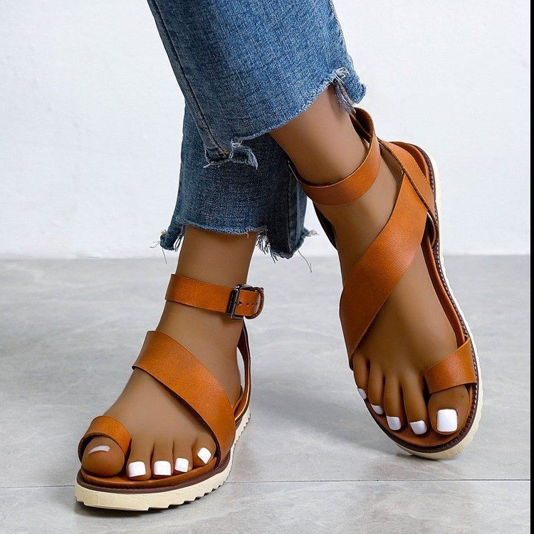 2022 Cross Border Summer New Vintage Plus Size Women's Shoes Fish Mouth Flat Open Toe Straight Buckle Strap Pullover Toe Sandals