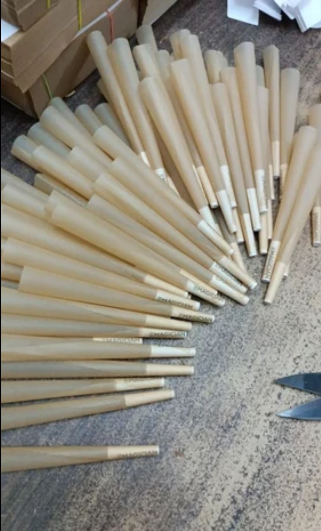 50 Pcs 11/4 Size Pre-Rolled Smoking Rolling Paper ( 50 Cones With Filter). 