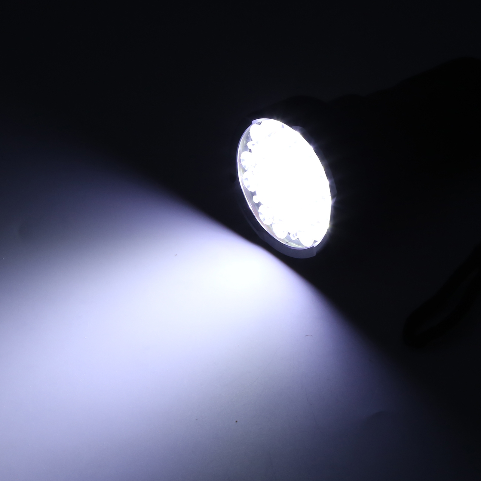 W5202-1 31 LEDs 5500LM High Brightness Rechargeable Flashlight. 