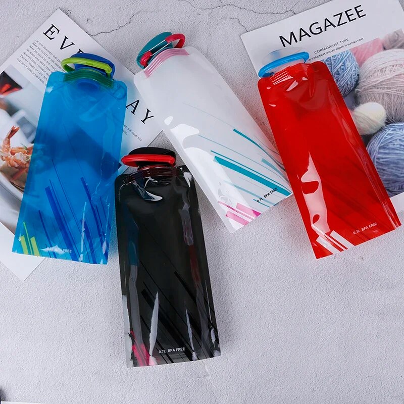 Foldable Water Bottles Plastic Water Pouch Flexible Reusable Travel Bottle Soft Flask Water Bag with Carabiner Clip. 